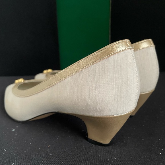 60’s Linen Texture Warm gray and champagne Heels - Picture 2 of 5